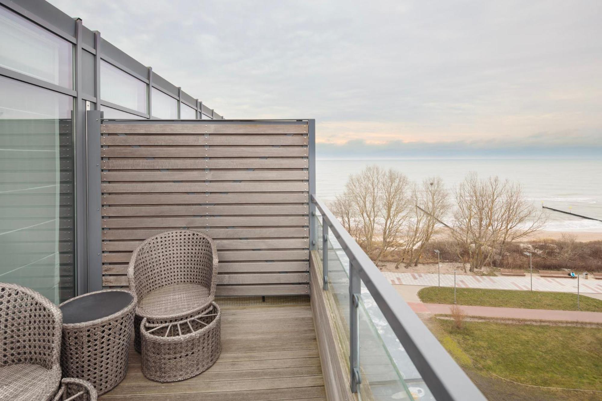 Marine Hotel By Zdrojowa Kołobrzeg Esterno foto A balcony